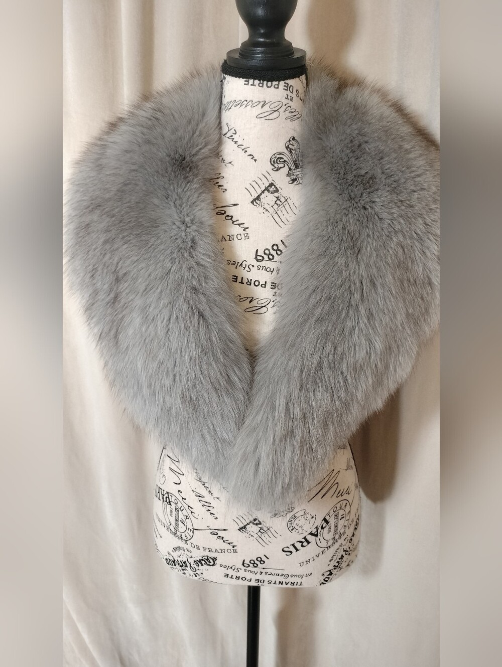 EUC! Luxurious Soft Silver Grey Faux Fox Fur Collar Stole